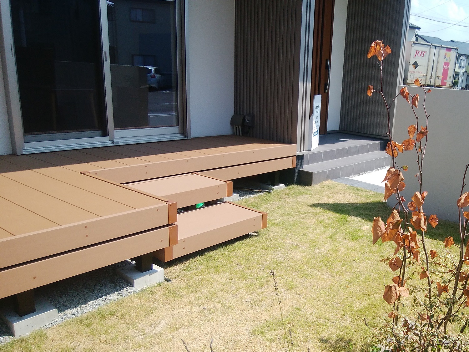 庭にぴったりのデッキを選ぶなら？